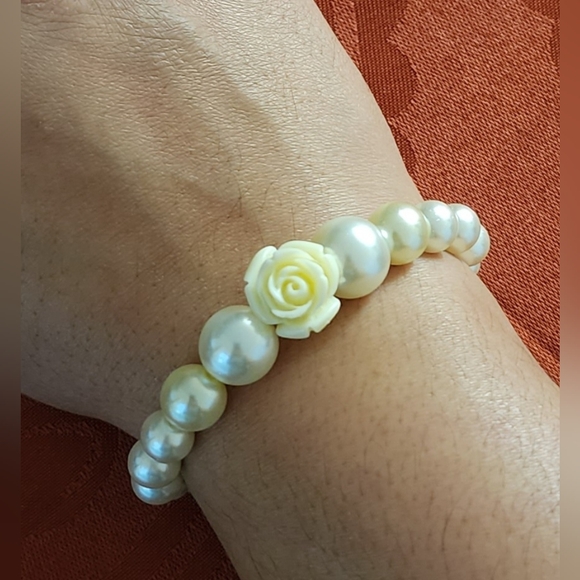 Pearl (Fake) Jewelry Set - Picture 2 of 3